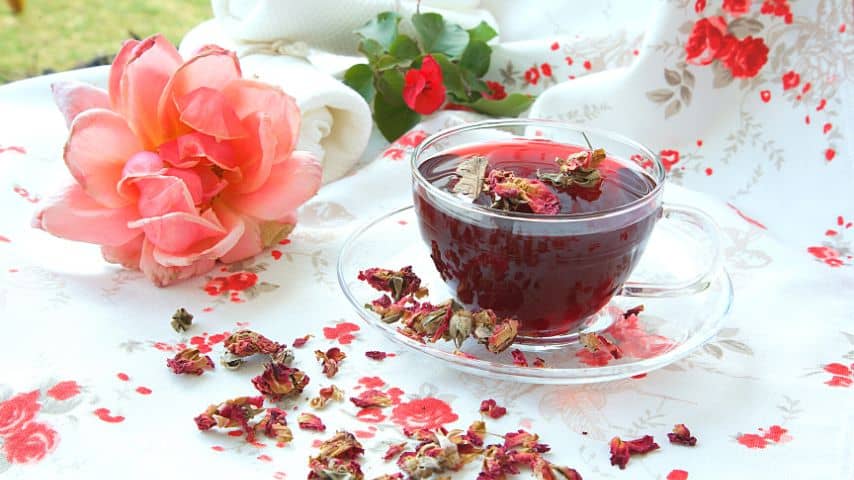 You can use dry or fresh rose petals to make yourself a rose petal tea rich with polyphenols