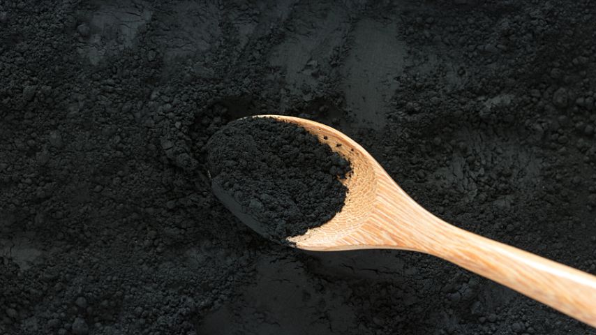 活性炭可以混合在红掌的土壤中，因为它是一种已知的杀菌剂